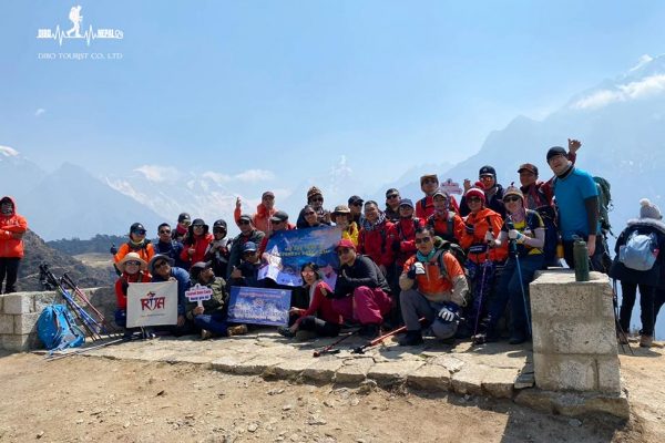 Một đoàn chinh phục đỉnh Everest năm 2024. Ảnh: dibonepal.com